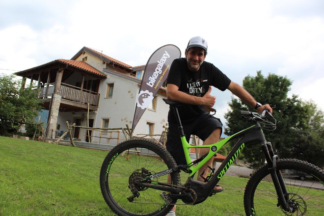 Miha Šalehar, ki je v Breginjskem kotu veljal za zgodbo o uspehu, je dvignil roke nad Robidišče trail centrom. FOTO: Blaž Močnik