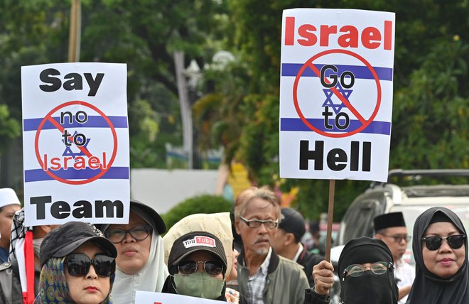 This picture taken in Jakarta on March 20, 2023 shows Muslim people participating in a protest to reject the football national team of Israel for the 2023 World Cup Under20 in Jakarta. (Photo by ADEK BERRY / AFP)