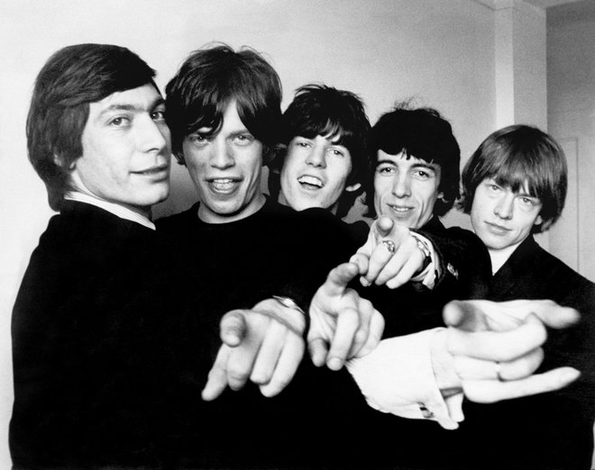 Za medijsko podobo benda je v prvih letih poskrbel vizionarski menedžer Andrew Loog Oldham. Nekaj njegovih misli je mogoče prebrati tudi v Obdobju Rolling Stonesov. FOTO: Reuters