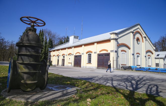 Namestitev fekalnega kanala C0 na vodovarstvenem območju Kleče ne predstavlja grožnje le za občane Mestne občine Ljubljana. Na fotografiji Vodarna Kleče. FOTO Jože Suhadolnik/Delo