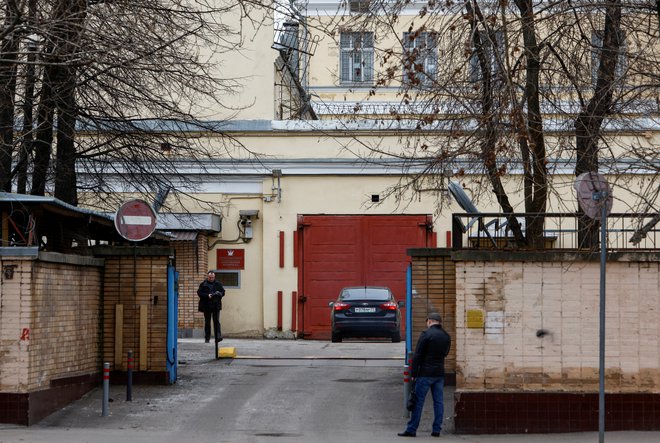 Novinar Wall Steet Journala Evan Gershkovich je trenutno zaprt v zaporniškem centru Lefortovo. FOTO: Maxim Shemetov Reuters