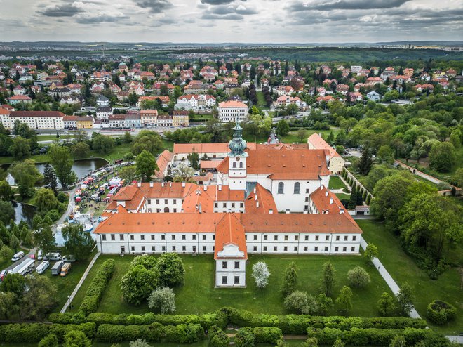 Pogled na samostanski kompleks Břevnov iz zraka. FOTO: Praga Tourist Gide