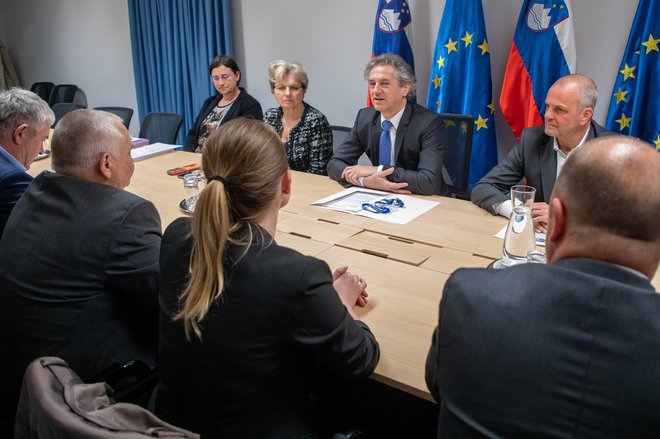 Srečanje predsednika vlade Roberta Goloba in ministrov s predstavniki nevladnih organizacij s področja kmetijstva. FOTO: Voranc Vogel/Delo