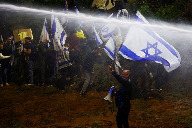 Protesti v Izraelu se nadaljujejo. Foto Ronen Zvulun/Reuters