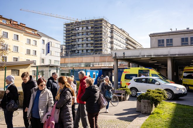 Dve milijardi evrov namerava država vložiti v prenovo stavb in novogradnje za zdravstvo do leta 2031. FOTO: Črt Piksi/Delo