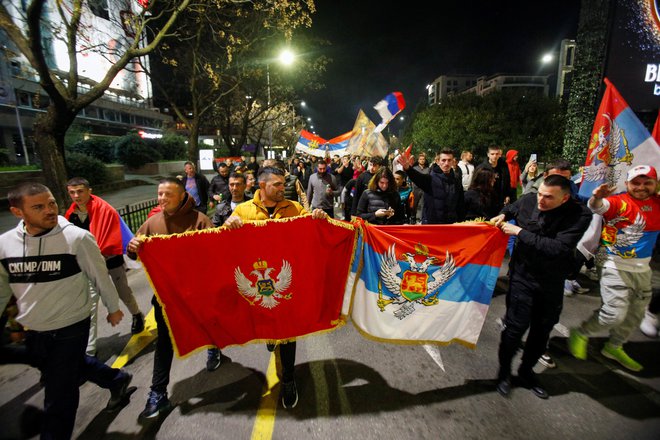 Tako so podporniki Jakova Milatovića praznovali njegovo zmago na predsedniških volitvah. FOTO: Stevo Vasiljević/Reuters