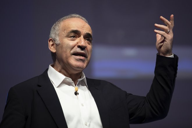 Gari Kasparov pogosto predava po svetu. Junija lani je nastopil na mednarodnem festivalu kreativnosti v Cannesu. FOTO: Eric Dervaux/Reuters