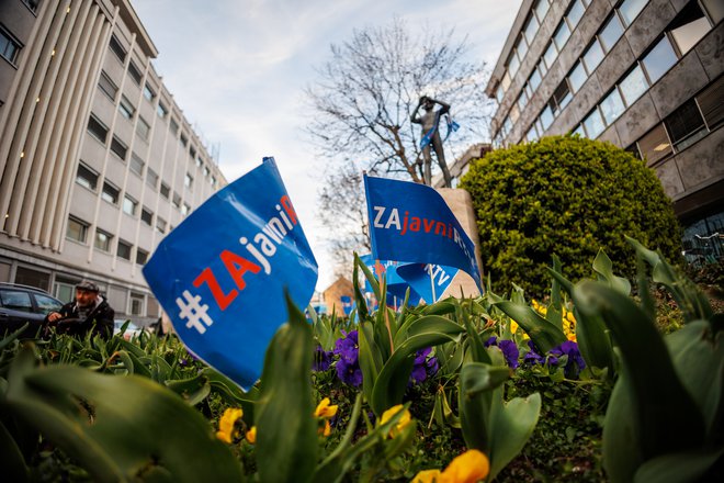 Zakon o javni RTV vse od referenduma dalje še vedno čaka na sodišču. Volja ljudstva tudi tokrat nima nobene veljave. FOTO ČRT PIKSI