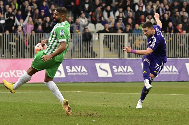 Veliki derbi med Olimpijo in Mariborom naj bi bil tudi v finalu pokalnega tekmovanja. FOTO: Marko Pigac/mp Produkcija/pigac