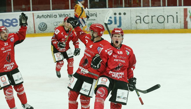 Jeseničani si v tretjem poizkusu želijo naslova prvaka v ligi AHL. Foto Jože Suhadolnik/Delo