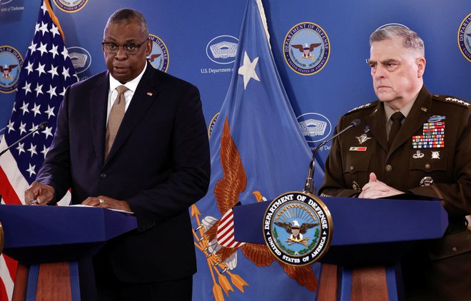 Ameriški obrambni minister Lloyd Austin in načelnik štaba združenih poveljstev ameriških oboroženih sil general Mark Milley. Foto Evelyn Hockstein/Reuters