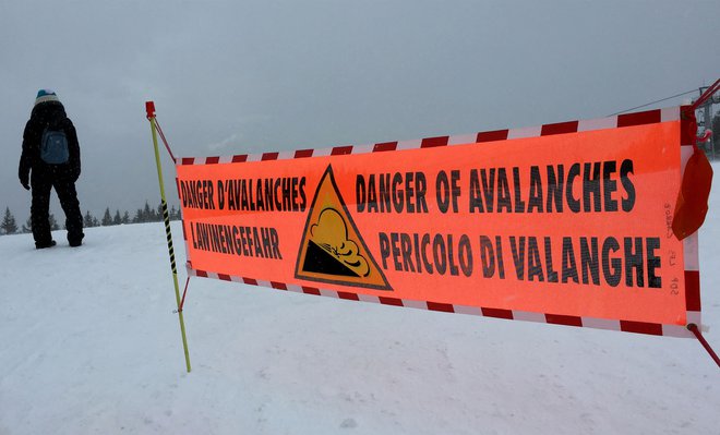 V Alpah je velika nevarnost plazov. FOTO: Denis Charlet/AFP