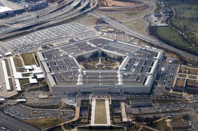 V Pentagonu še niso odkrili krivcev za objave strogo zaupnih dokumentov na spletnih portalih.

Foto Joshua Roberts/Reuters