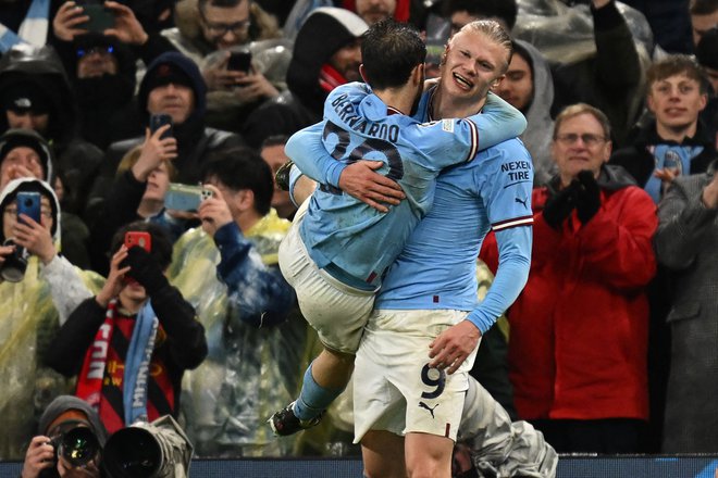 Takole sta se velike zmage Manchester Cityja veselila Bernardo Silva in Erling Haaland. FOTO: Paul Ellis/AFP