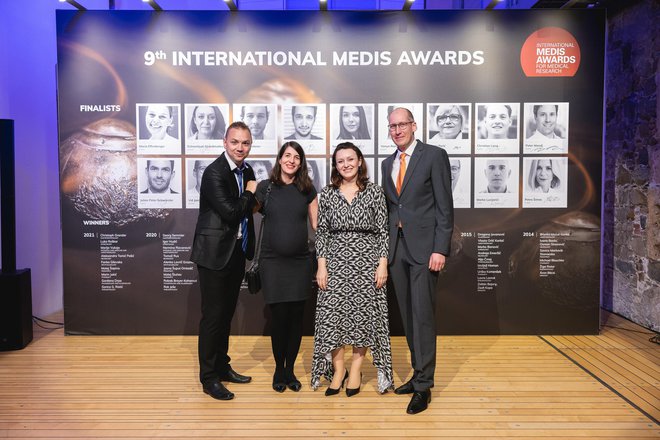 Slovenski finalisti International Medis Awards (z leve): Matej Štuhec, Kaja Kolmančič, Dzhamilyat Abdulkhalikova in Vid Janša, tudi zmagovalec. FOTO: Žiga Intihar