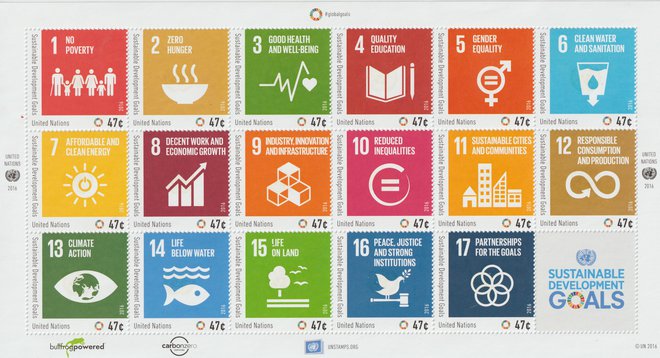 Poštni uradi OZN v New Yorku, Ženevi in na Dunaju so leta 2016, ob dnevu ZN, 24. oktobra, izdali serije znamk s 17 cilji trajnostnega razvoja ZN (na fotografiji izdaja iz New Yorka).FOTO: Poštna uprava OZN