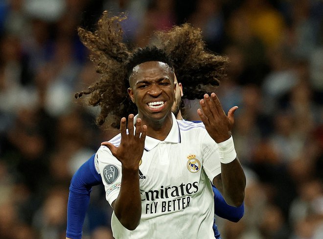 Najboljši Realov mož v prvi četrtfinalni tekmi lige prvakov proti Chelseaju Vinicius Junior je bil podajalec pri obeh madridskih golih. FOTO: Albert Gea/Reuters