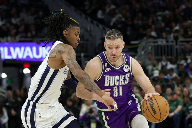 Slovenski košarkarski zvezdnik Goran Dragić, ki se je v severnoameriški ligi NBA sredi sezone pridružil Milwaukee Bucks, je s svojo novo ekipo eden od glavnih kandidatov za naslov. FOTO: Stacy Revere Getty Images/AFP