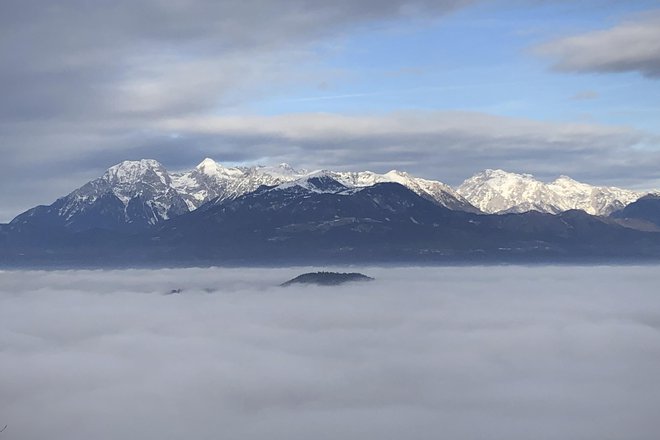 Največ snega bo na območju Julijskih Alp in Karavank, deloma Kamniško-Savinjskih Alp. FOTO: Jure Eržen/Delo