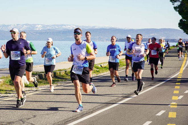 Skoraj desetina vseh udeležencev maratona, 250 tekačev, načrtuje, da bodo pretekli 42-kilometrsko traso. FOTO: Istrski maraton