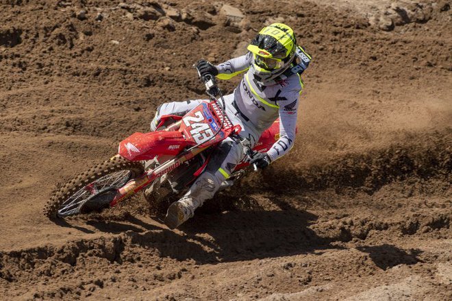 Tim Gajser po operaciji še vedno ni sedel na motor. FOTO: Honda Racing