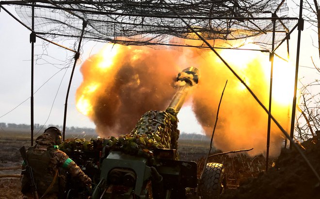 Načrt predvideva milijardo evrov za dobave topniškega streliva Ukrajini iz trenutnih zalog evropskih držav. FOTO: Kai Pfaffenbach/Reuters