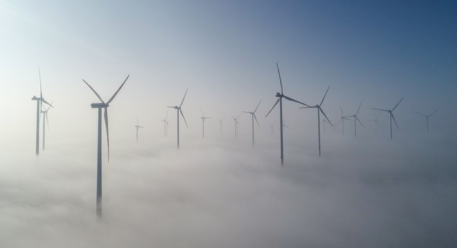 Pridobivanje energije iz obnovljivih virov niso gradovi v oblakih. So naložba v prihodnost. FOTO: Patrick Pleul/AFP
