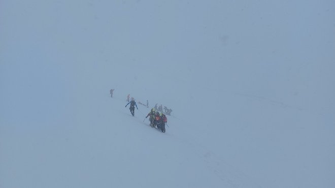 Gorska nesreča na Mali Mojstrovki je pokazala na povsem neurejeno in neregulirano stanje gorskega vodništva. FOTO: GRS Kranj