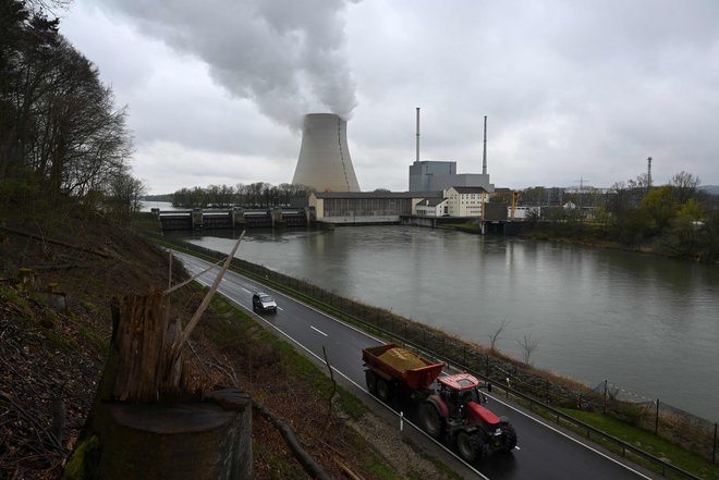 Nuklearna elektrarna Isar na jugu Nemčije. FOTO: Christof Stache/Afp