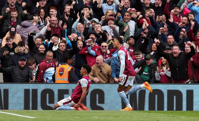 Aston Villa je pod taktirko Baska Unaia Emeryja eno od najbolj vročih moštev v angleškem prvenstvu, Ollie Watkins pa eden od najboljših napadalcev. FOTO: Chris Radburn/Reuters