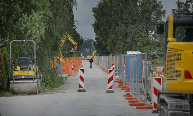 Vzdrževanje cest je zahtevna naloga, ki jo lahko kakovostne informacije močno olajšajo. FOTO: Jože Suhadolnik