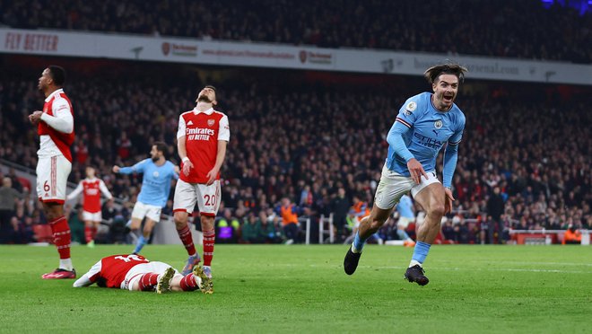 Jack Grealish naj bi se veselil naslova Manchester Cityja, Arsenal pa naj bi zapravil prednost. FOTO: Matthew Childs/Reuters
