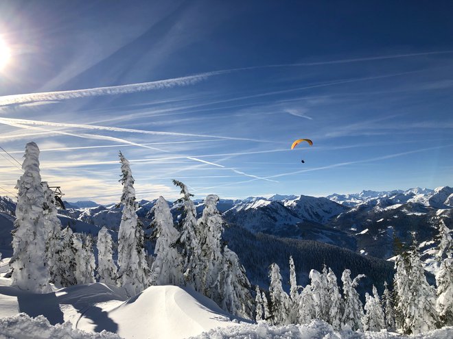 Jadralno padalstvo pozimi FOTO: Turizem Wagrain