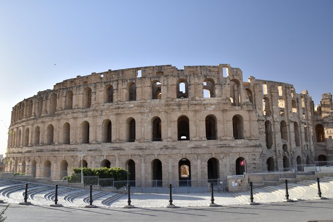 Amfiteater v Džemu je v najboljših časih lahko sprejel okoli 35.000 navdušencev nad gladiatorskimi boji in dirkami konjskih vpreg. FOTO: Gašper Završnik