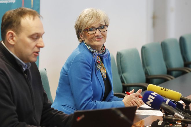 Tatjana Mlakar, generalna direktorica ZZZS je spomnila, da prihaja recesija in z njo finančne težave. FOTO: Leon Vidic