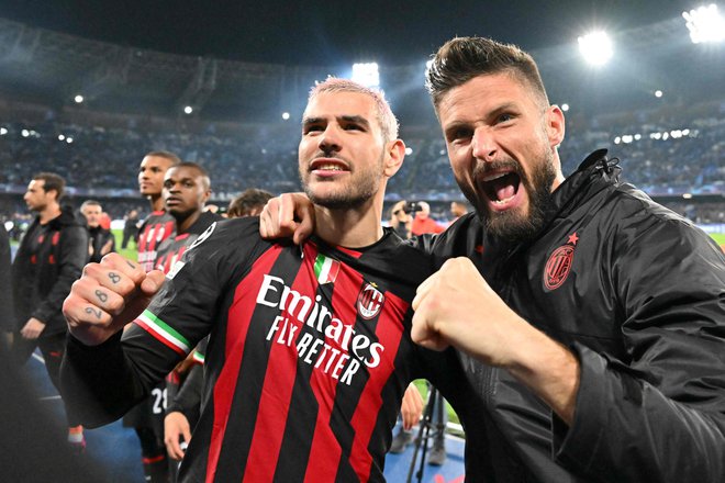 Milanov branilec Theo Hernandez in napadalec Olivier Giroud sta proslavila preboj kluba v polfinale lige prvakov. FOTO: Alberto Pizzoli/AFP