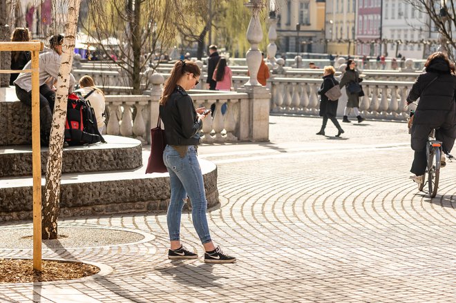 Za večino mladostnikov so pretočne platforme daleč najbolj privlačne medijske vsebine. FOTO: Črt Piksi

 