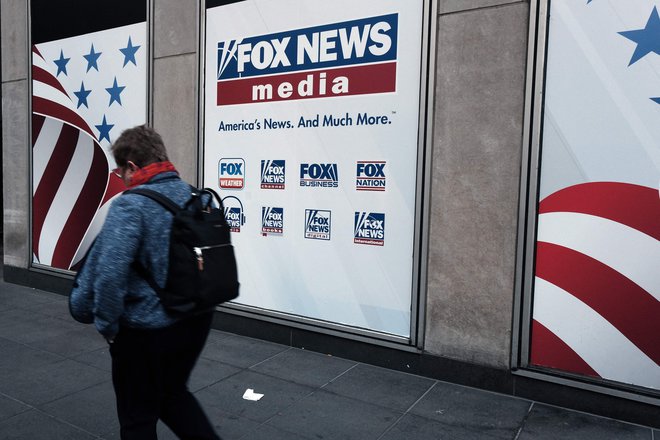 Iz družbe Fox News so sporočili, da priznavajo sodbe sodišča, ki je ugotovilo, da so bile nekatere Foxove trditve o družbi Dominion neresnične, obenem so poudarili, da poravnava »odraža Foxovo zavezanost najvišjim novinarskim standardom«. FOTO: Spencer Platt/Getty Images/AFP