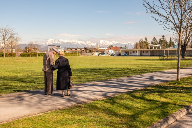 Ob številnih podražitvah pokojnina žal večjemu delu upokojencev ne zagotavlja več varnosti. FOTO: Črt Piksi/Delo