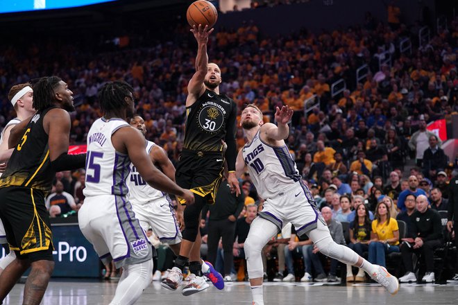 Z razpoloženim Stephenom Curryje je branilec naslova Golden State prišel do prve zmage v končnici lige NBA. FOTO: Cary EdmondsonI/Usa Today Sports/Reuters