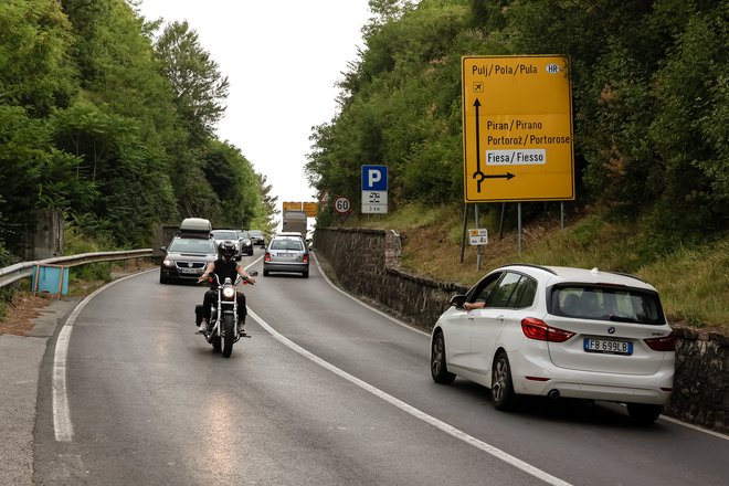 Ob začetku turistične sezone marsikdo v piranski občini pomisli na zastoje. FOTO: Črt Piksi