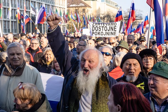 Predlagam, kako bi lahko povečali socialno varnost najšibkejših, tistim z visokimi pokojninami pa tudi ne bi podrli življenjskega sloga. FOTO: Črt Piksi