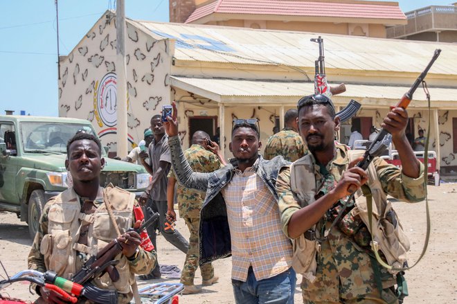 Trenutne razmere v Sudanu ne dopuščajo evakuacije slovencev ujeteih v Sudanu. FOTO: AFP