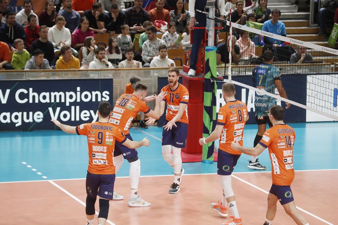 Odbojkarji ACH Volleyja so si priigrali novo lovoriko. FOTO: Leon Vidic/Delo