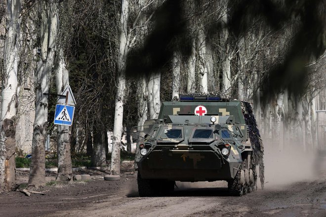 Brez sočutja do trpečih – v vojni, bolezni ali lakoti – novega začetka bivanja na svetu ne bomo dosegli. FOTO: Anatolii Stepanov/AFP