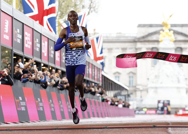 Kelvin Kiptum je zasenčil konkurenco. FOTO: Andrew Boyers/Reuters