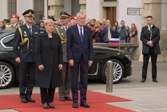 Predsednica Nataša Pirc Musar je na uradnem obisku pri avstrijskem kolegu Alexandru Van der Bellnu izrazila nezadovoljstvo zaradi režima na meji med državama.

FOTO: Tamino Petelinšek/STA