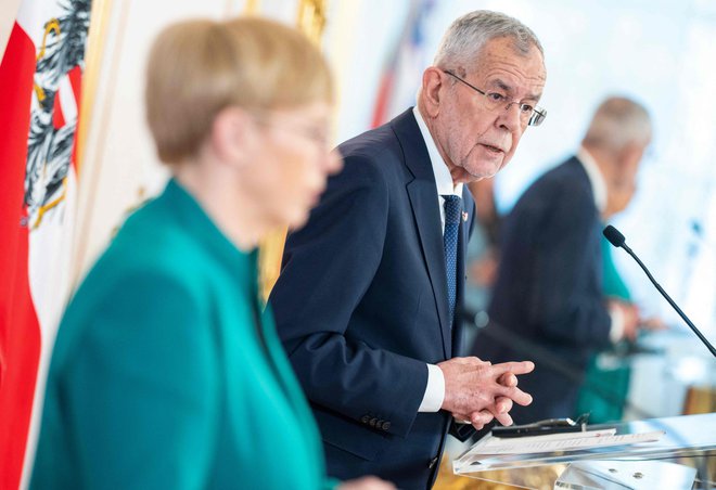 Predsednica republike Nataša Pirc Musar in njen avstrijski kolega Alexander Van der Bellen. FOTO: AFP