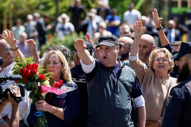 Španski fašisti so prekopu nasportovali. FOTO: Juan Medina/Reuters