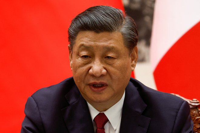 Xi Jinping je Volodimirju Zelenskemu sporočil, da so pogovori in pogajanja edini izhod iz vojne, in poudaril, da bo Kitajska »vedno stala na strani miru«, so uradno sporočili v Pekingu. FOTO: Gonzalo Fuentes/Reuters